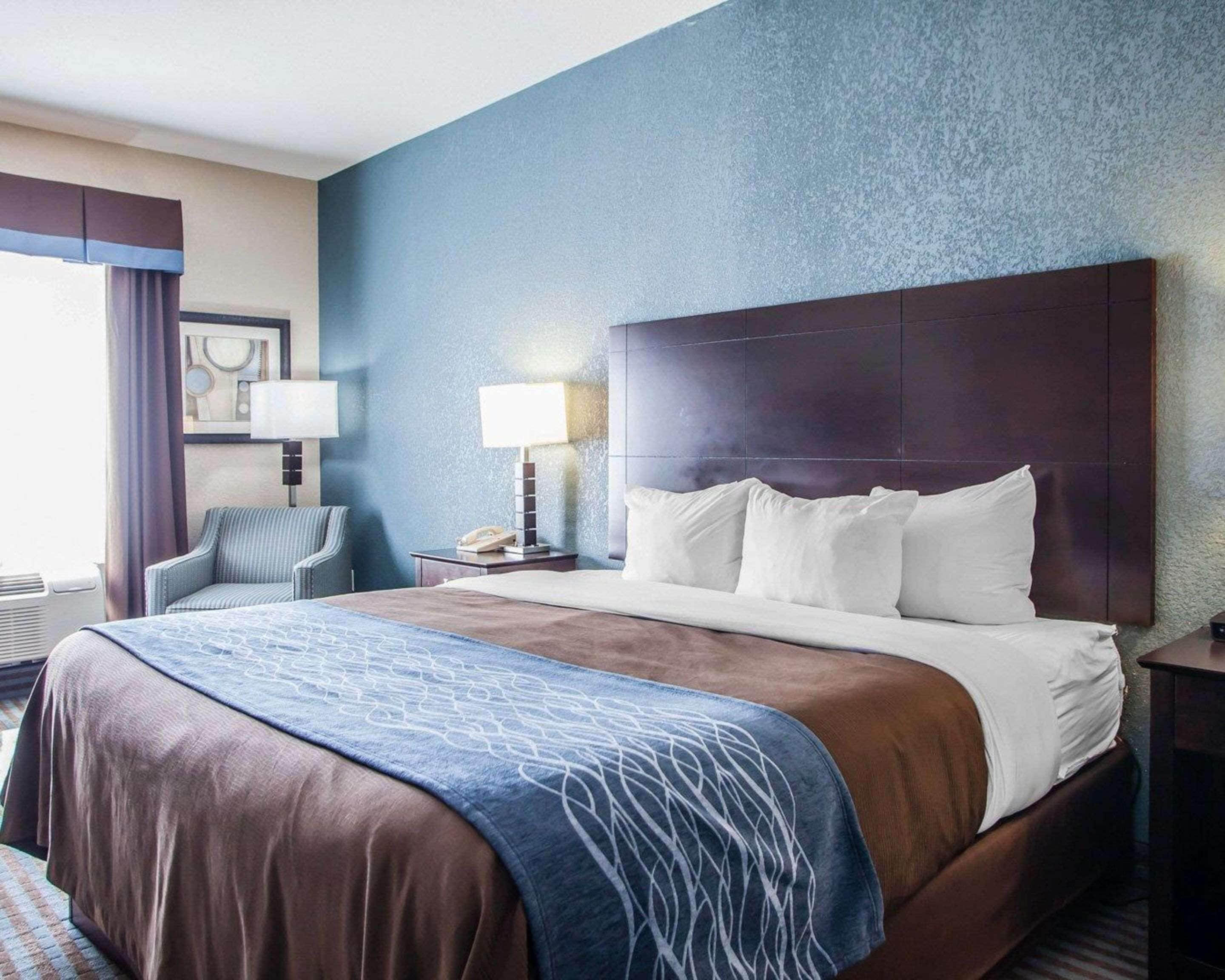 加厚床垫、办公桌、熨斗/熨衣板、免费婴儿床