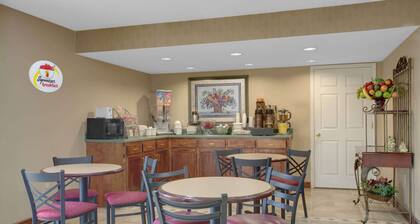 Super 8 by Wyndham Booneville