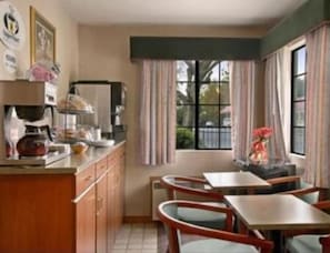 Fridge - Americas Best Value Inn Sacramento Old Town (Sacramento)