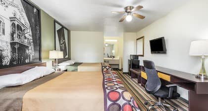 Super 8 by Wyndham Brookhaven