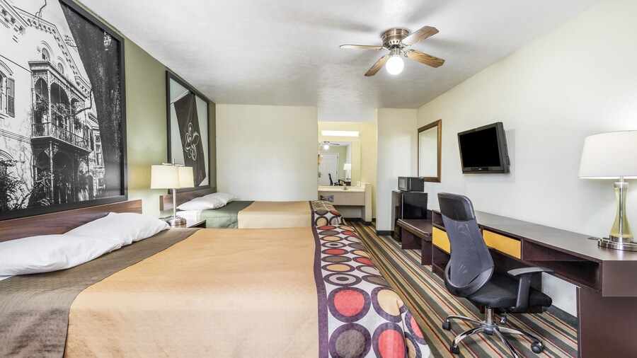 Super 8 by Wyndham Brookhaven