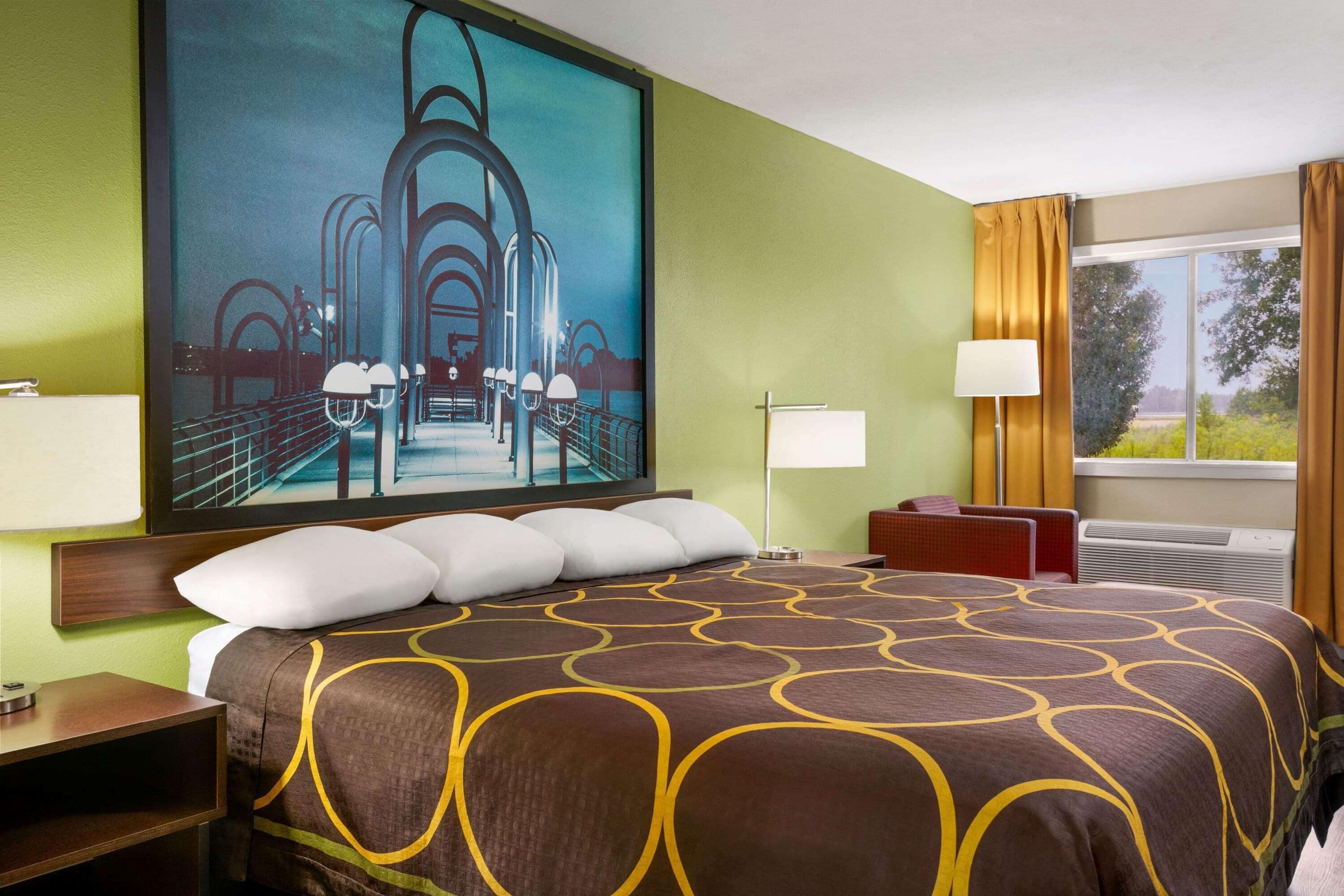 办公桌、遮光窗帘、熨斗/熨板、免费婴儿床