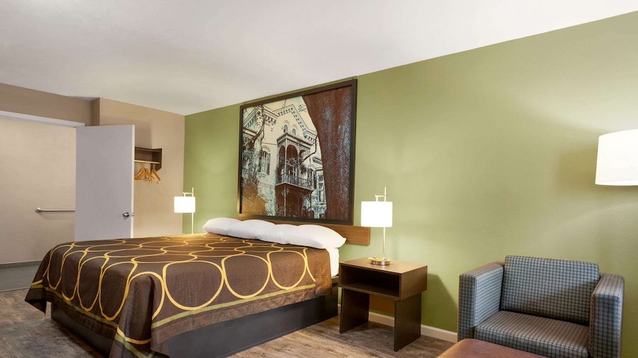 Super 8 by Wyndham Brookhaven