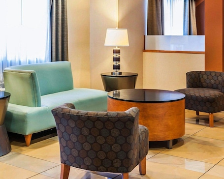 Hall. Comfort Inn Avon-Indianapolis West