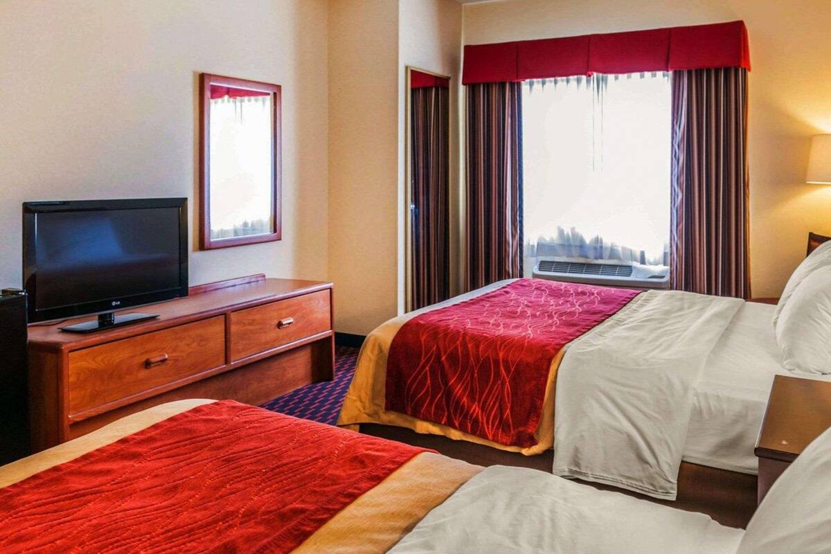 Premium bedding, pillowtop beds, desk, iron/ironing board