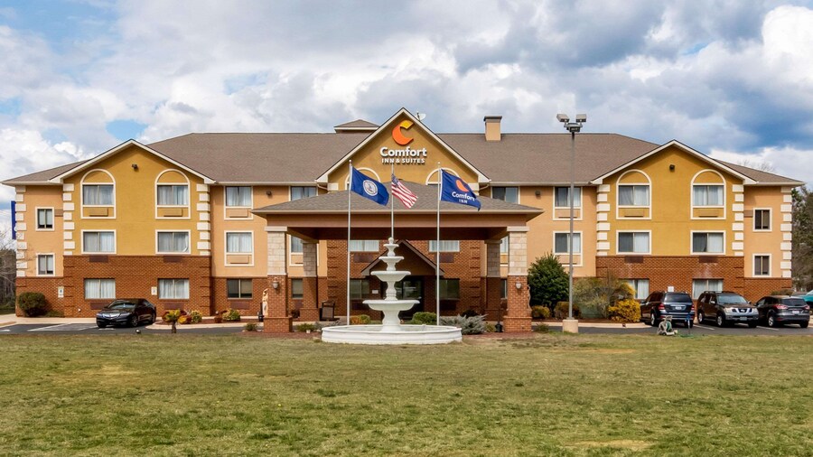 Comfort Inn & Suites South Hill I-85