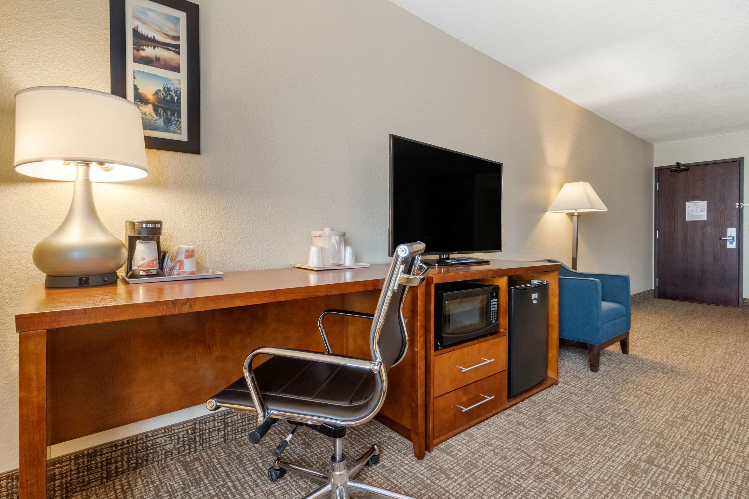 in-room safe, desk, laptop workspace, iron/ironing board