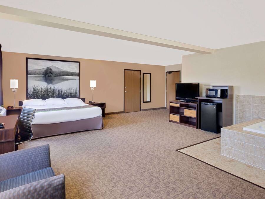 Suíte estúdio superior, 1 cama King, para não fumantes | Cofres nos quartos, escrivaninha, cortinas blackout