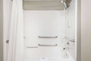 Accessible bathroom - Super 8 by Wyndham Chanute (Chanute)