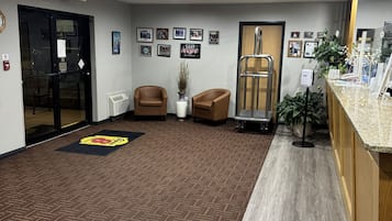 Coin salon dans le hall