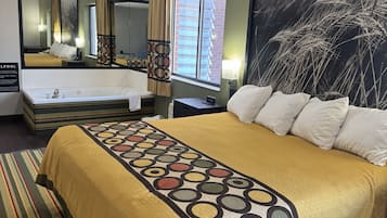 Bureau, rideaux occultants, fer et planche Ă repasser