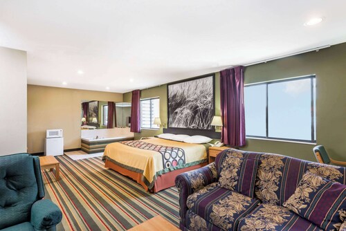 Super 8 by Wyndham Chanute