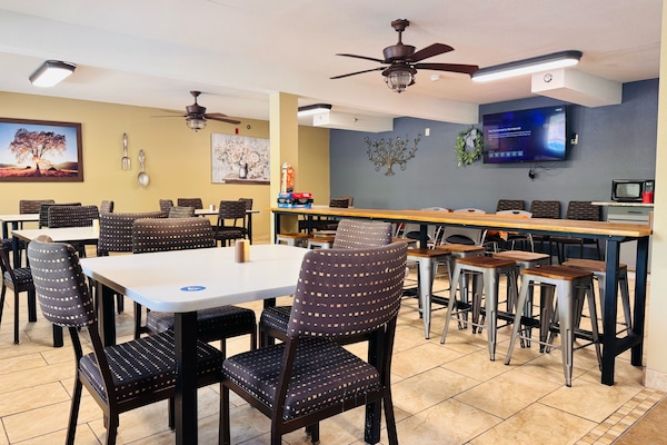 Tägliches inbegriffenes kontinentales Frühstück