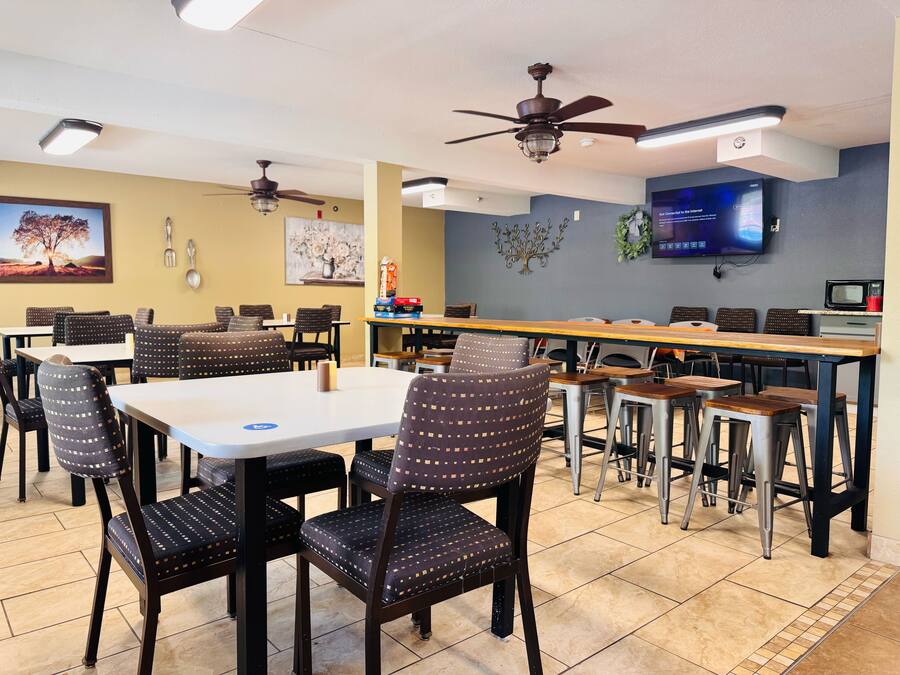 Free daily continental breakfast