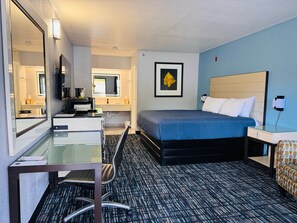 Deluxe King Room, 1 King Bed, Refrigerator (Full Hot Breakfast Included) | 1 bedroom, iron/ironing board, free WiFi, bed sheets