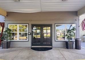 Front of property - Wander Inn (Branson)