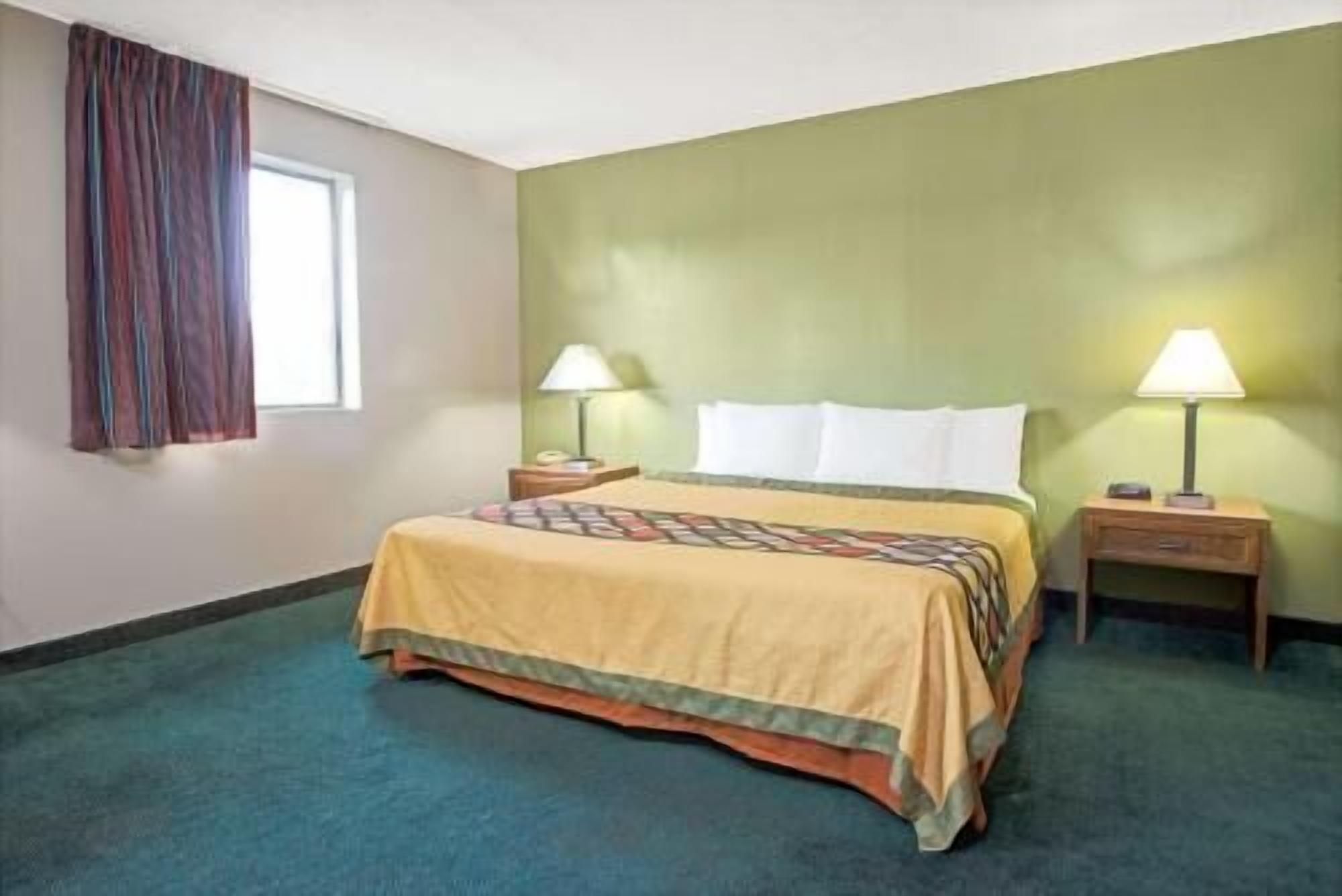 Ropa de cama de alta calidad, escritorio, cunas gratuitas y wifi gratis 