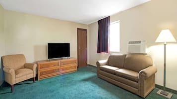 Premium bedding, desk, free cots/infant beds, free WiFi