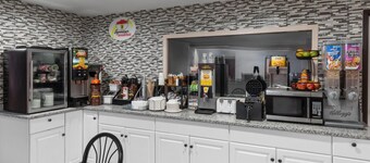 Super 8 by Wyndham Rock Port MO