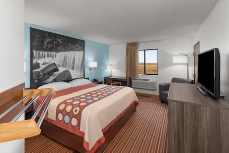 Room, 1 King Bed, Accessible, Non Smoking (Mobility) | Desk, blackout curtains, free cots/infant beds, free rollaway beds. Super 8 by Wyndham Rock Port MO