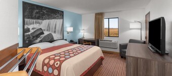 Super 8 by Wyndham Rock Port MO