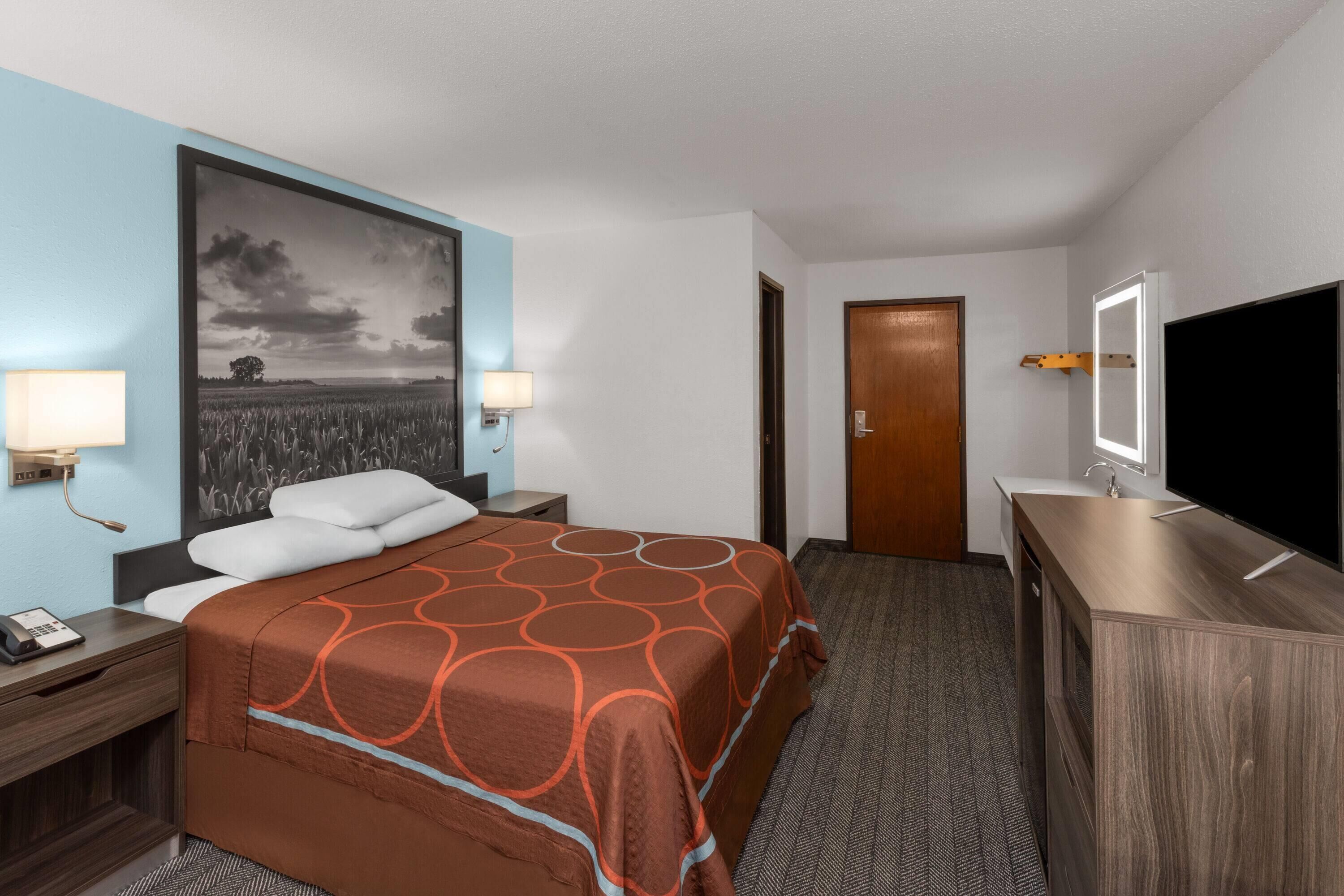 Standard Room, 1 Queen Bed
