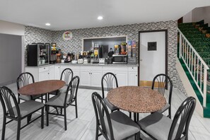 Petit déjeuner en libre-service compris tous les jours