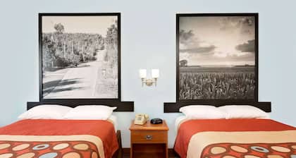Super 8 by Wyndham Rock Port MO
