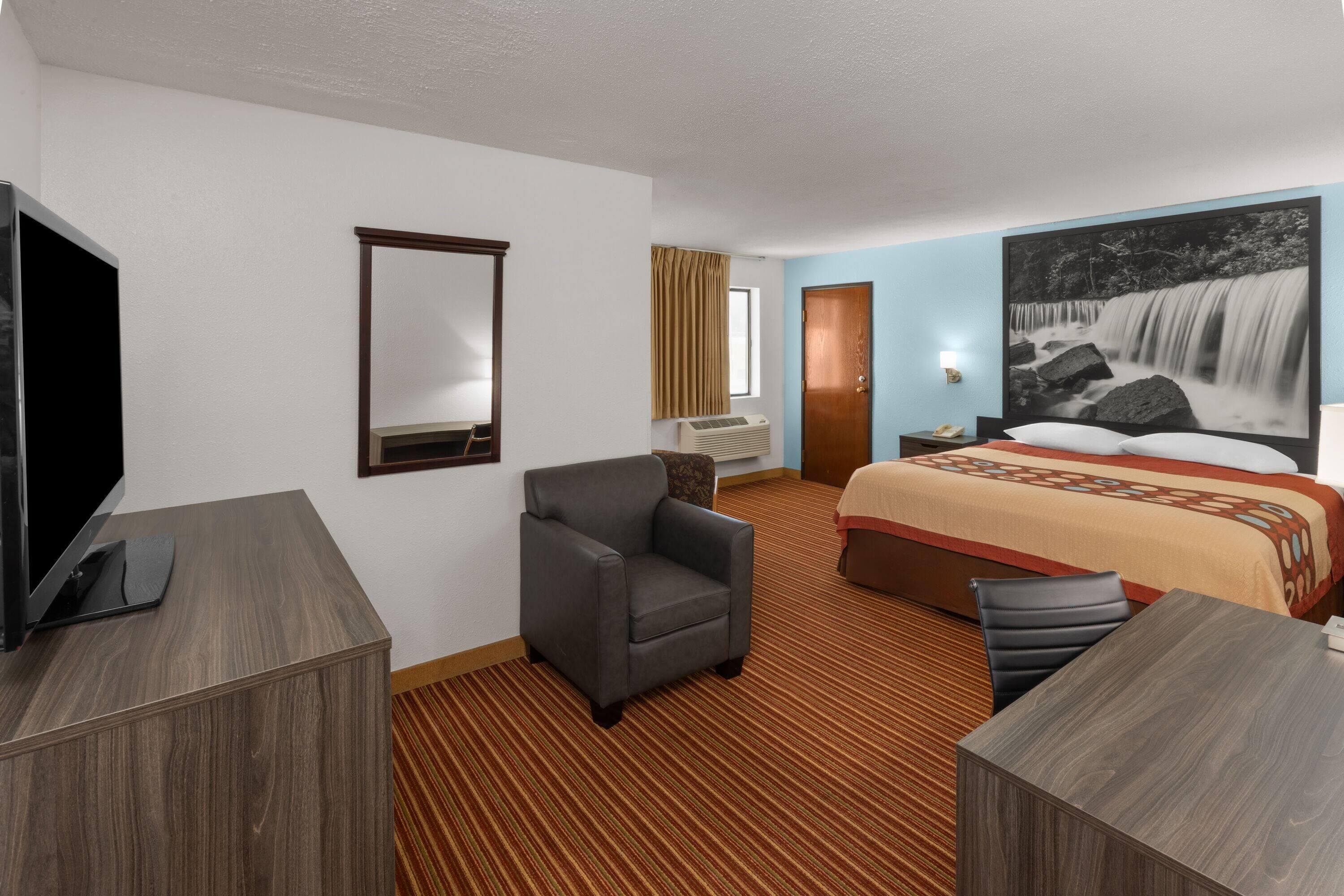 Suite, 1 King Bed, Hot Tub