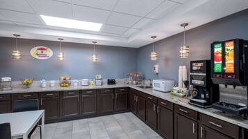 Sudah termasuk sarapan dibawa pulang setiap hari