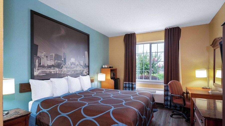 Super 8 by Wyndham Salisbury