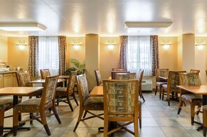 Café da manhã continental grátis todos os dias