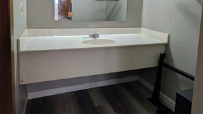 Room, 2 Double Beds, Non Smoking | Bathroom - Inn of Loudon (Loudon)