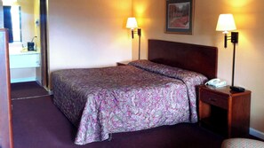 Room, 1 King Bed, Non Smoking | Free WiFi, bed sheets, alarm clocks
