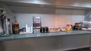 A breakfast bar with coffee machines, sugar packets, and a toaster. - Inn of Loudon (Loudon)