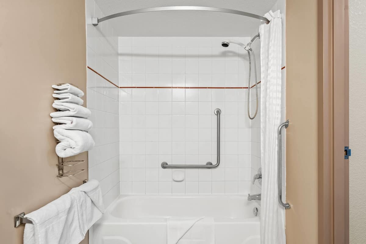 Room, 1 Queen Bed, Accessible, Non Smoking | Accessible bathroom