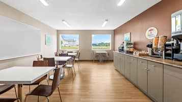 Free daily continental breakfast