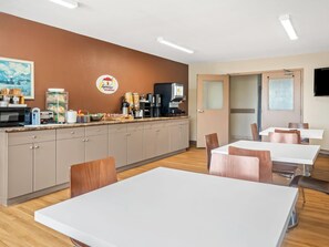 Free daily continental breakfast 