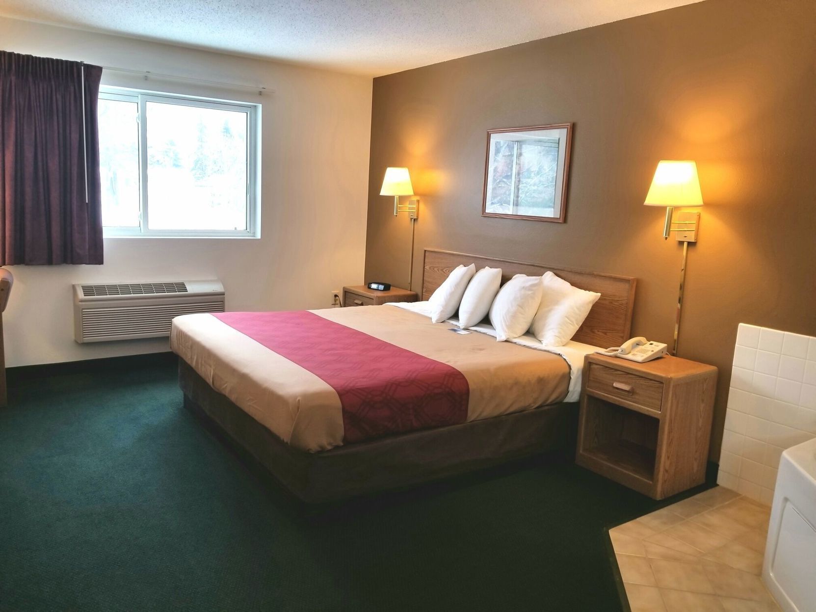 مكواة/لوح كي وواي فاي مجانًا وملاءات أسرّة ومُنبهات