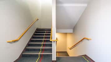 Escaleras con barandal
