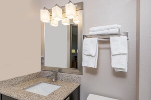 Bañera con ducha, bañera profunda, cabezal de ducha tipo lluvia