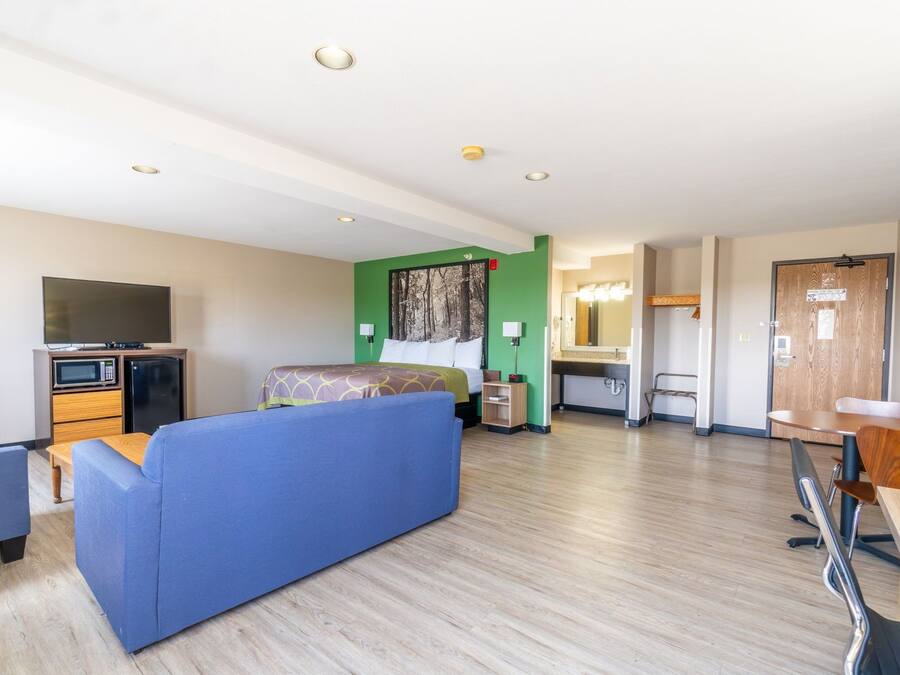 Studiosuite, 1 King-Bett, Nichtraucher | Zimmersafe, Schreibtisch, schallisolierte Zimmer, Bügeleisen/Bügelbrett