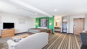 Studio suite, 1 kingsize bed, niet-roken | Een kluis op de kamer, een bureau, geluiddichte muren