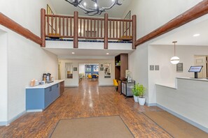 Lobby - Comfort Inn & Suites Summerset - North Rapid City (Blackhawk)