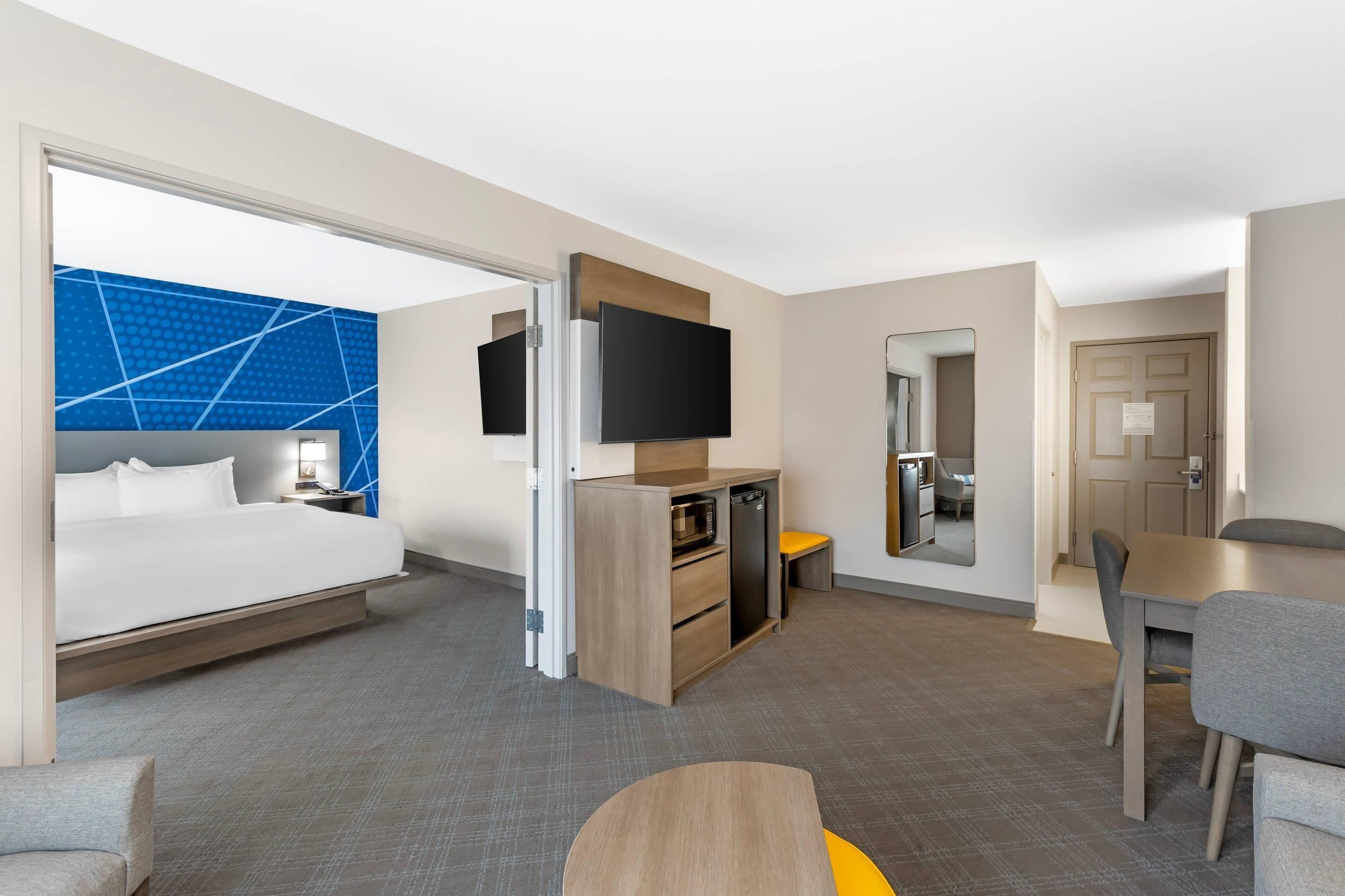 Suite, 1 kingsize-seng, ikke-røyk | Skrivebord, strykejern/-brett, wi-fi (inkludert) og sengetøy