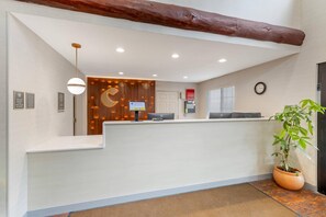 Lobby - Comfort Inn & Suites Summerset - North Rapid City (Blackhawk)