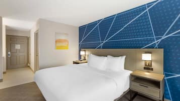 Standard Room, 1 King Bed, Non Smoking | Desk, iron/ironing board, free WiFi, bed sheets