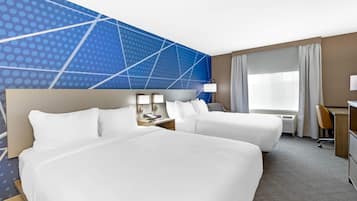 Habitación estándar, 2 camas de matrimonio, no fumadores | Escritorio, tabla de planchar con plancha, wifi gratis y ropa de cama
