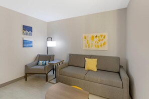 Suite, 1 cama Queen size, para no fumadores | Escritorio, tabla de planchar con plancha, wifi gratis y ropa de cama 