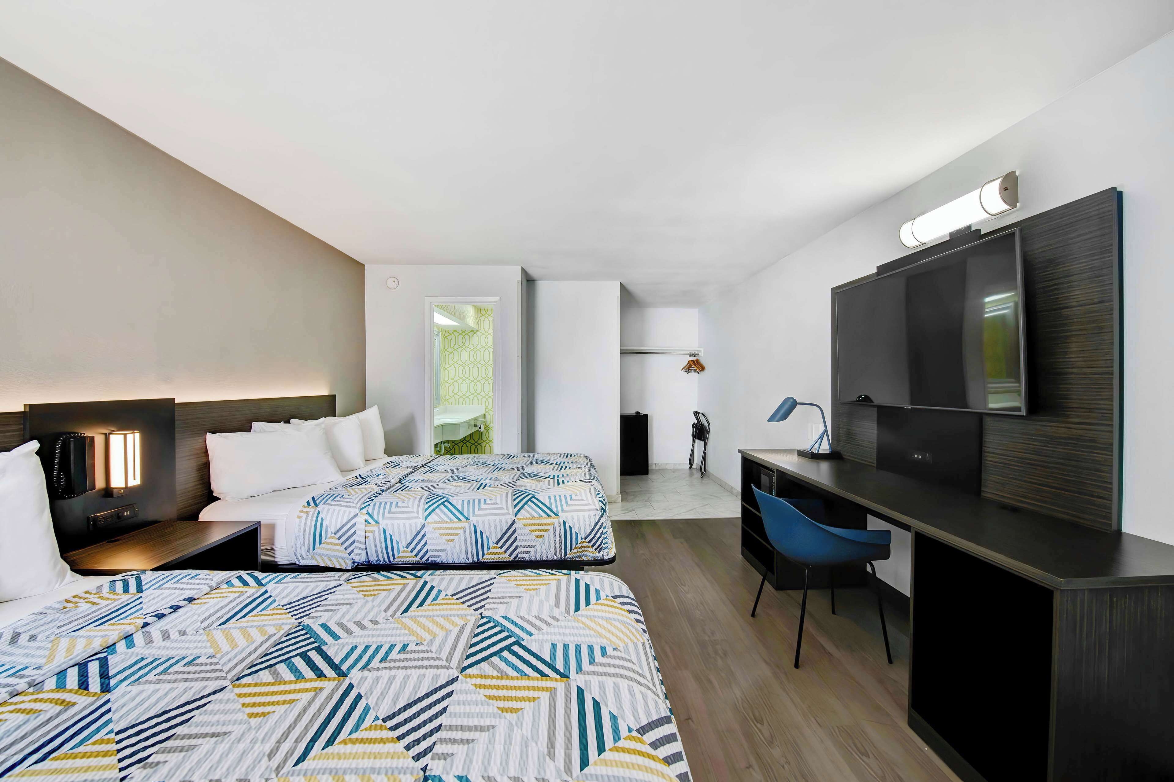 獨特設計、獨特裝修、書桌、遮光窗簾/窗簾